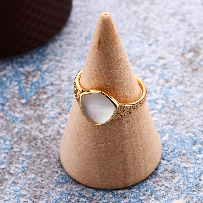 Women's Vintage Carved Shell and White Crystal Ring with Unique Personality